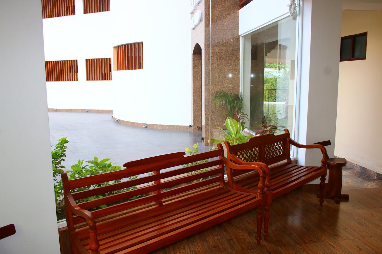 Sky View Grand Hotel Kandy Exterior foto